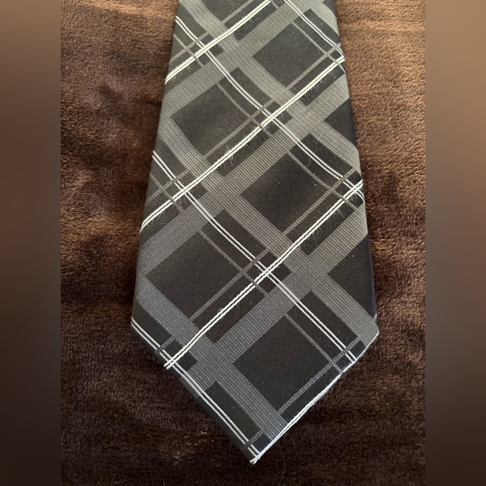 Necktie
Donald Trump brand
100% silk handmade tie 
58” length